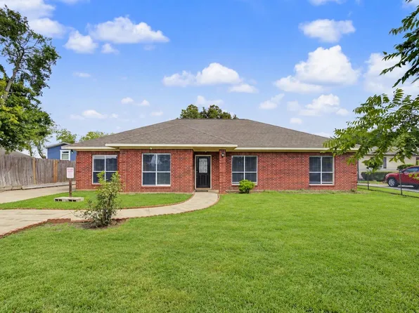 1411 1/2 Guadalupe St, Stafford, TX 77477
