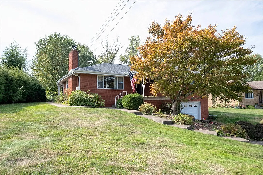 444 Colonial Dr photo 1