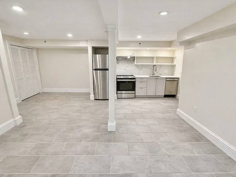 35 Foster St #A — Photo 6
