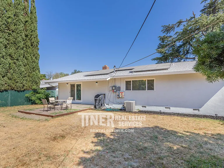 9136 Cecile Way — Photo 6
