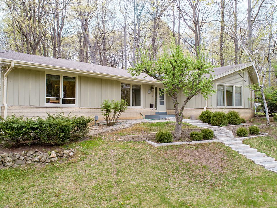 1st image of W54N464 Park Cir