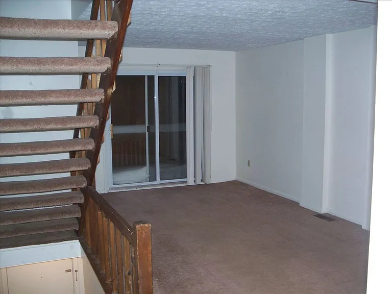 1051 Clyde Ave #6 — Photo 4