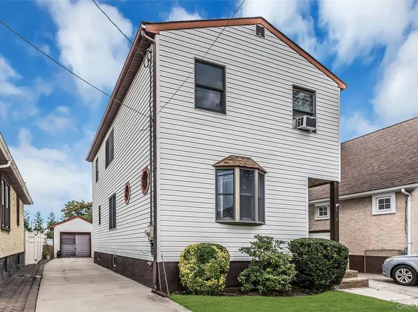 962 Gabriel Avenue, Franklin Square, NY 11010