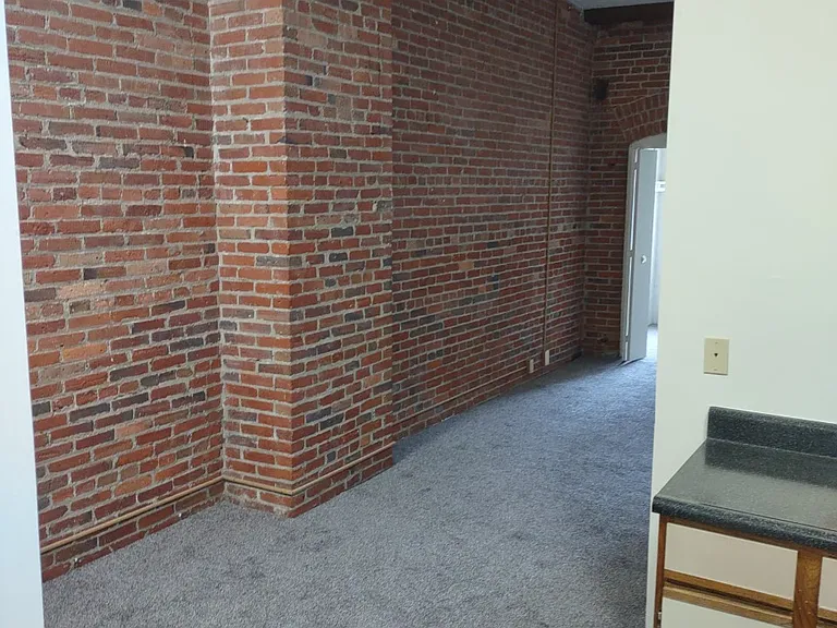 Marlboro Classic Apt & Redwood Square — Photo 28