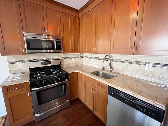 3rd image of 2414 23rd Ave #2
