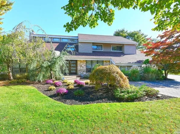 14 Swarthmore Lane, Dix Hills, NY 11746