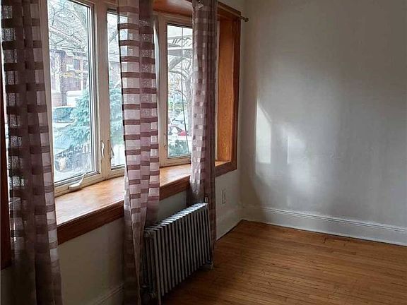 4th image of 2623 98th St