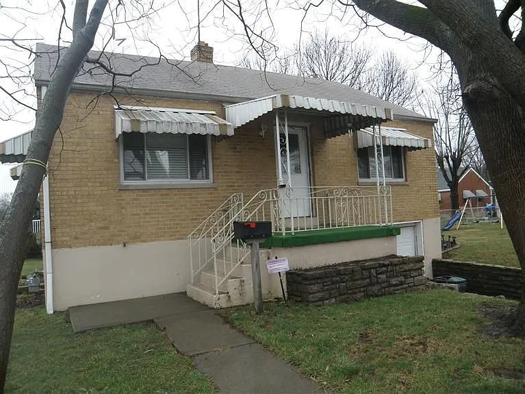1 Gail Ct photo 1