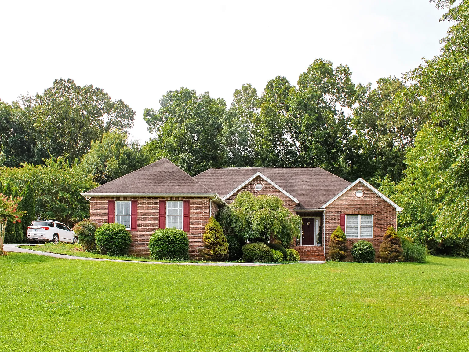 3 bed, 1896 sqft, $2,500 — Photo 1