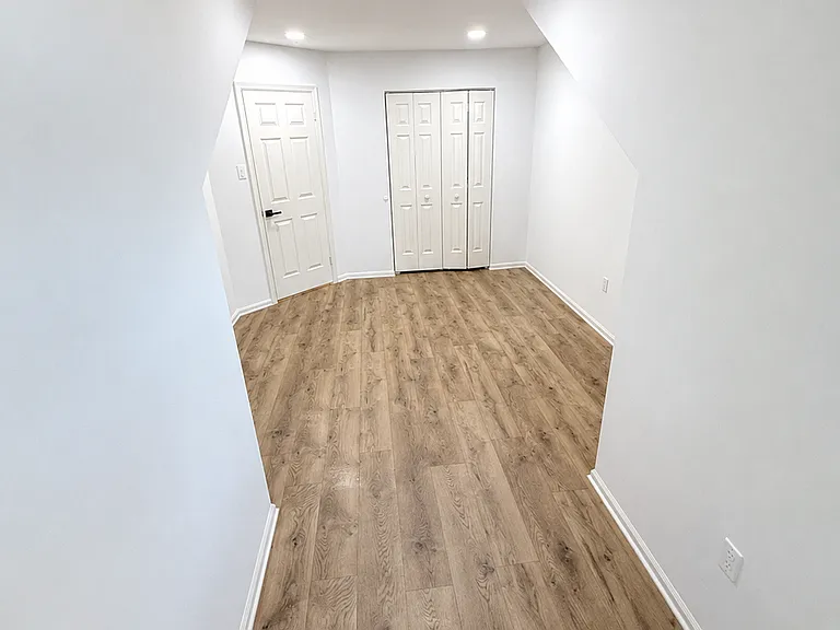 101 Laurel Cir — Photo 3