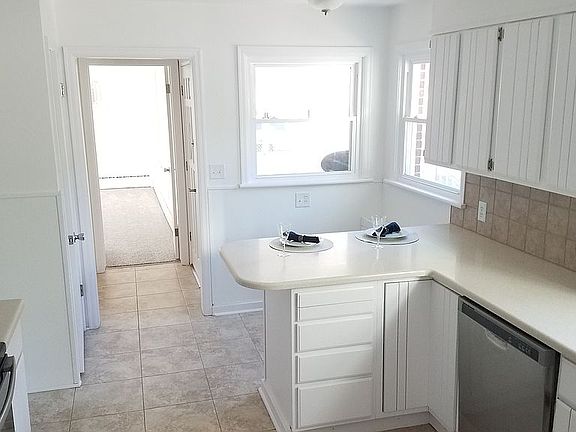2nd image of 521 Garfield Dr