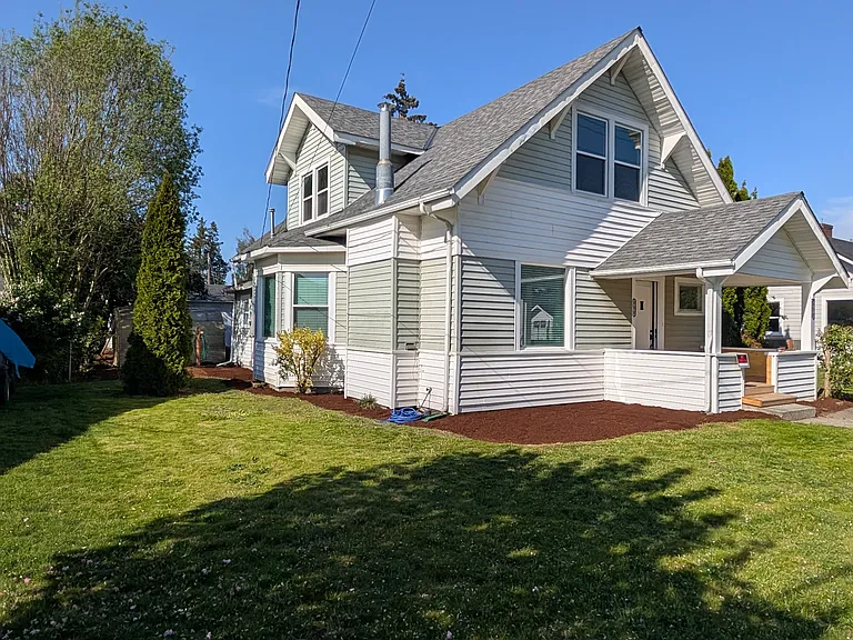 315 4th Ave SE — Photo 1