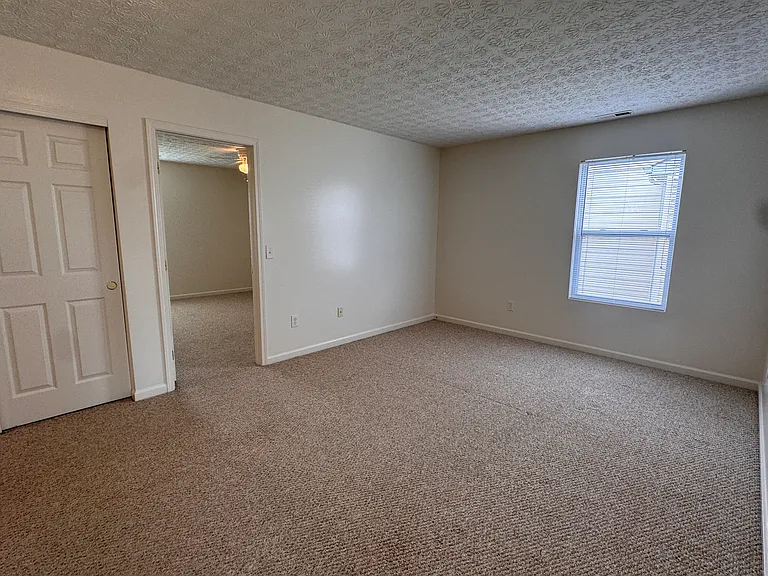 8175 Grant Park Ave — Photo 43