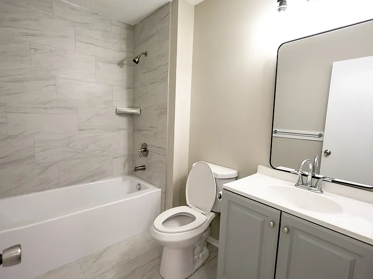 230 Adams St — Photo 14