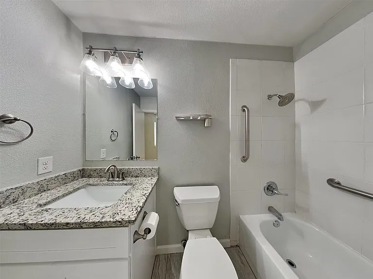 549 Park Center Blvd — Photo 11