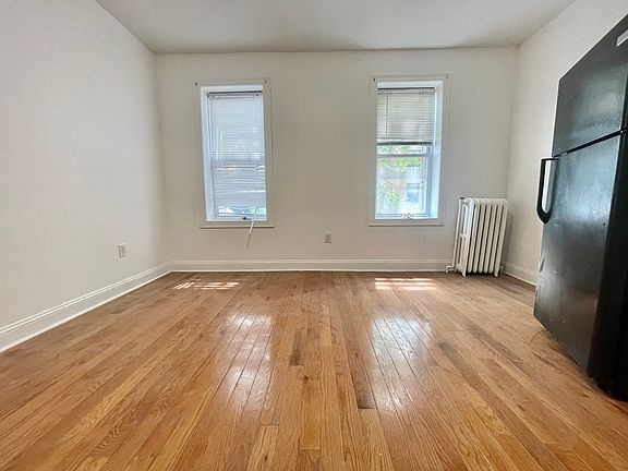 5th image of 11 Gifford Ave #24E