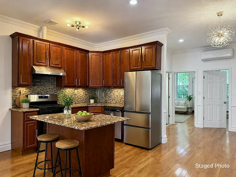 1079 Halsey St #1 — Photo 10