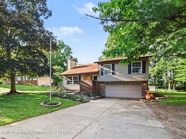 4266 Park Ln, Holt, MI 48842