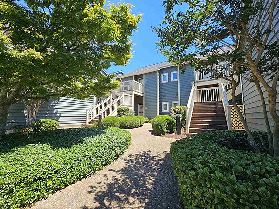 3rd image of 808 Castleford Circle #3-D