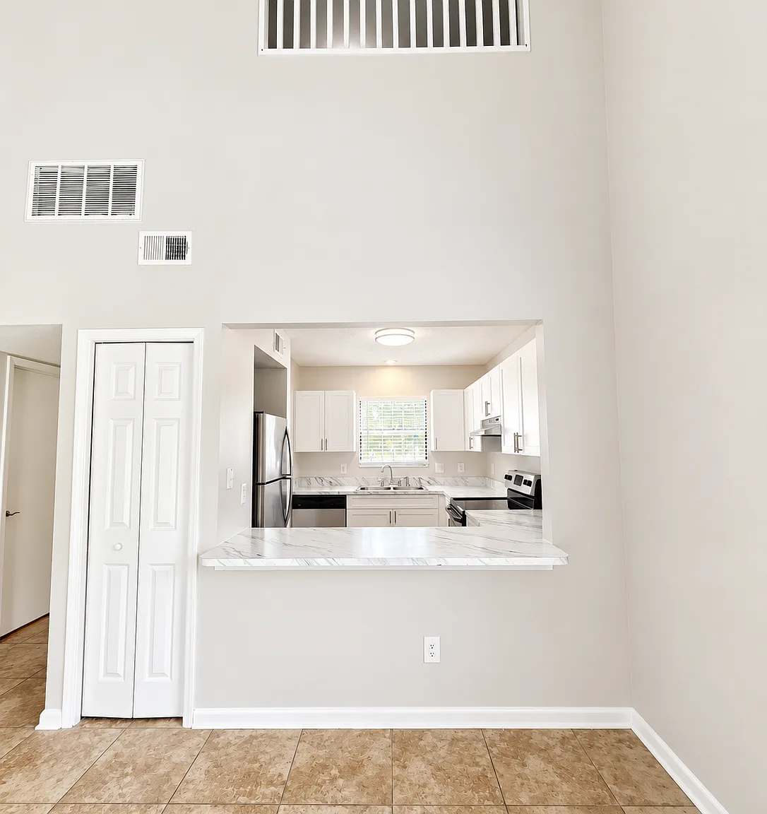 3 bed, 1300 sqft, $1,840 — Photo 2