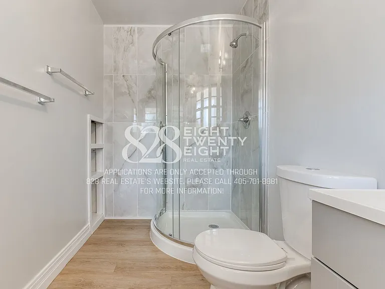 241 Emelyn St — Photo 13