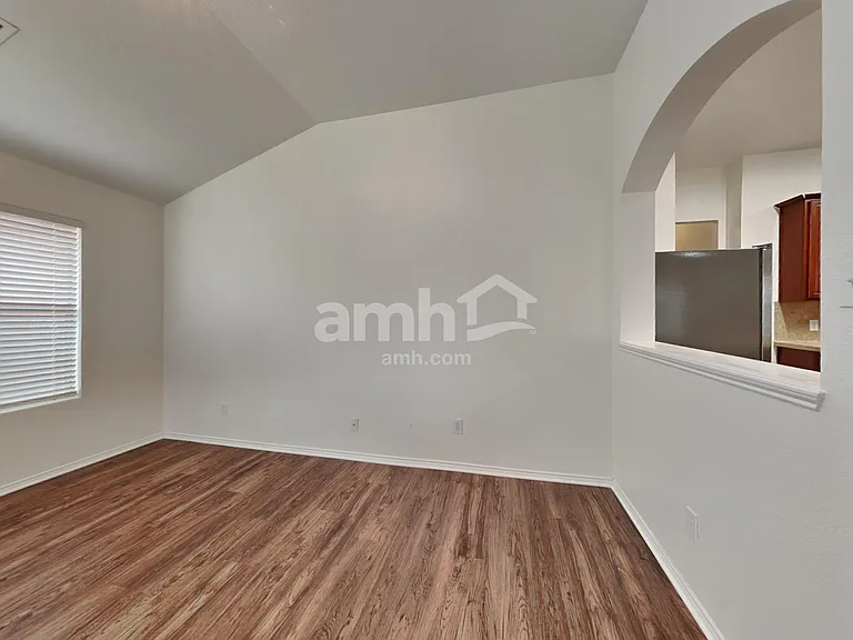 1207 Fox Glen Trl — Photo 5