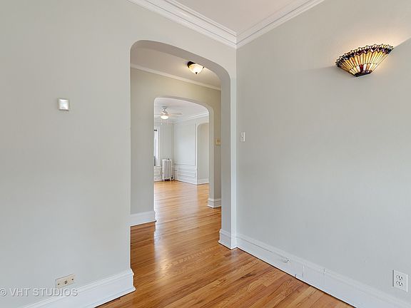 5th image of 824 Mulford St APT 3E