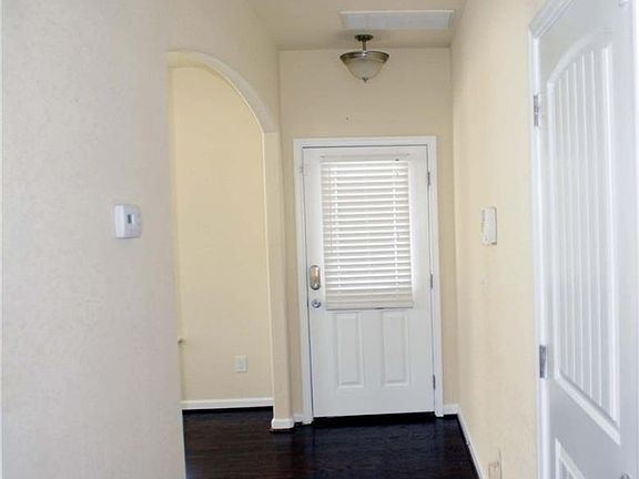 4th image of 5533 Sadie Ln