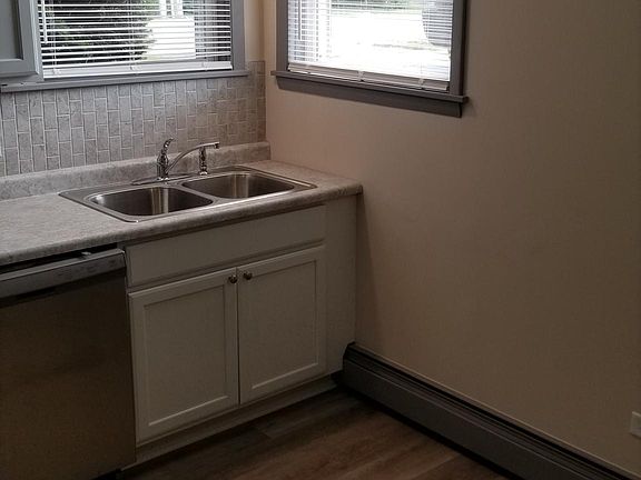 3rd image of 5801 Rose Ave APT 1