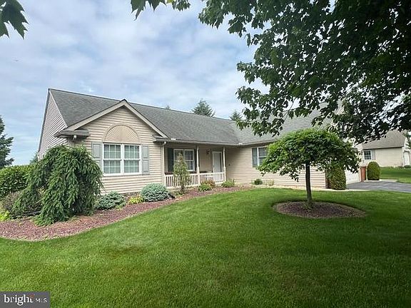 4th image of 63 Arbor Dr