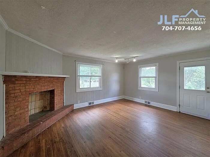 1310 Oakwood Ave — Photo 4