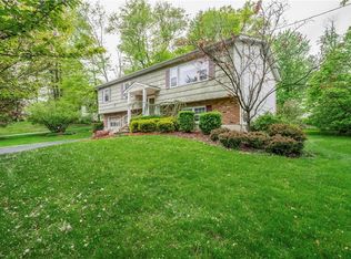 2 Lynhaven Dr, New City, NY 10956
