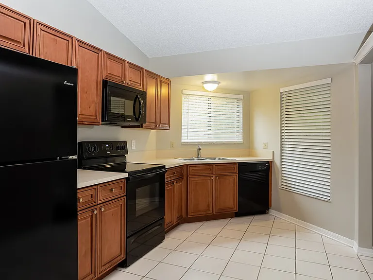 10902 Grandview Way — Photo 7