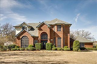 1st image of 904 Shady Ln N