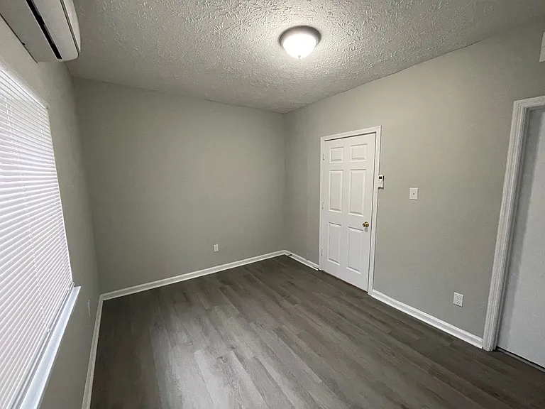 208 Lakeshore Dr — Photo 8