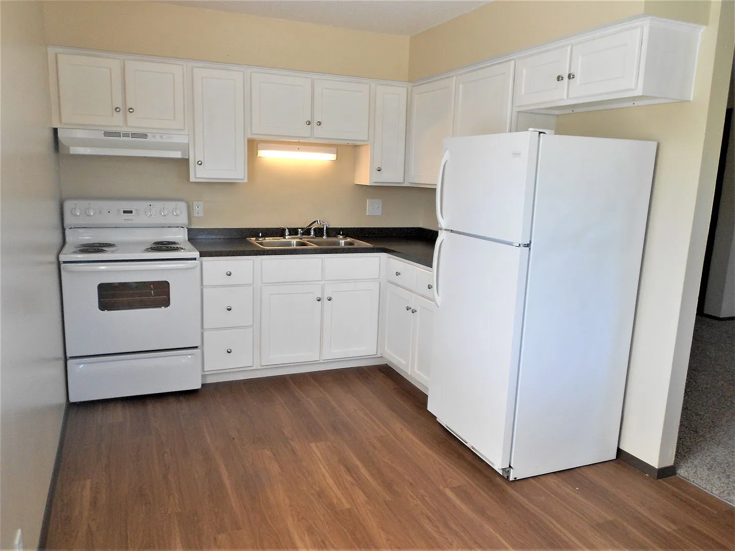 Central Avenue Apartments — Photo 1