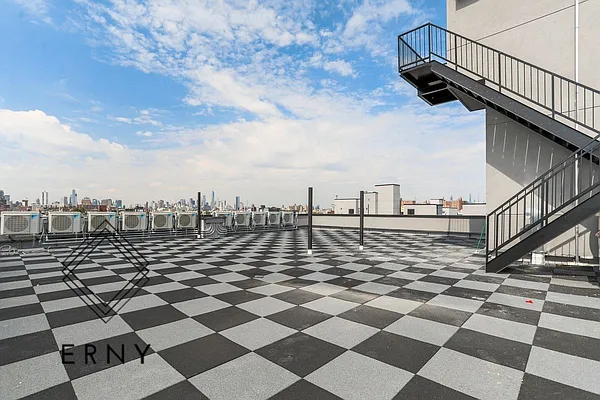 Rented by ERNY LLC | media 24