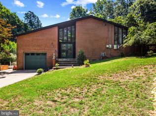 1811 Clayton Dr, Oxon Hill, MD 20745