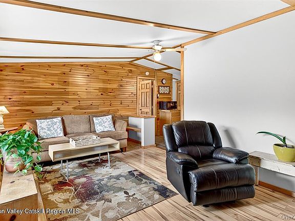 5th image of 448 Sand Hill Road