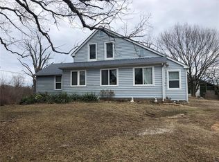 1348 Peacock Rd, Saint Clair, MO 63077