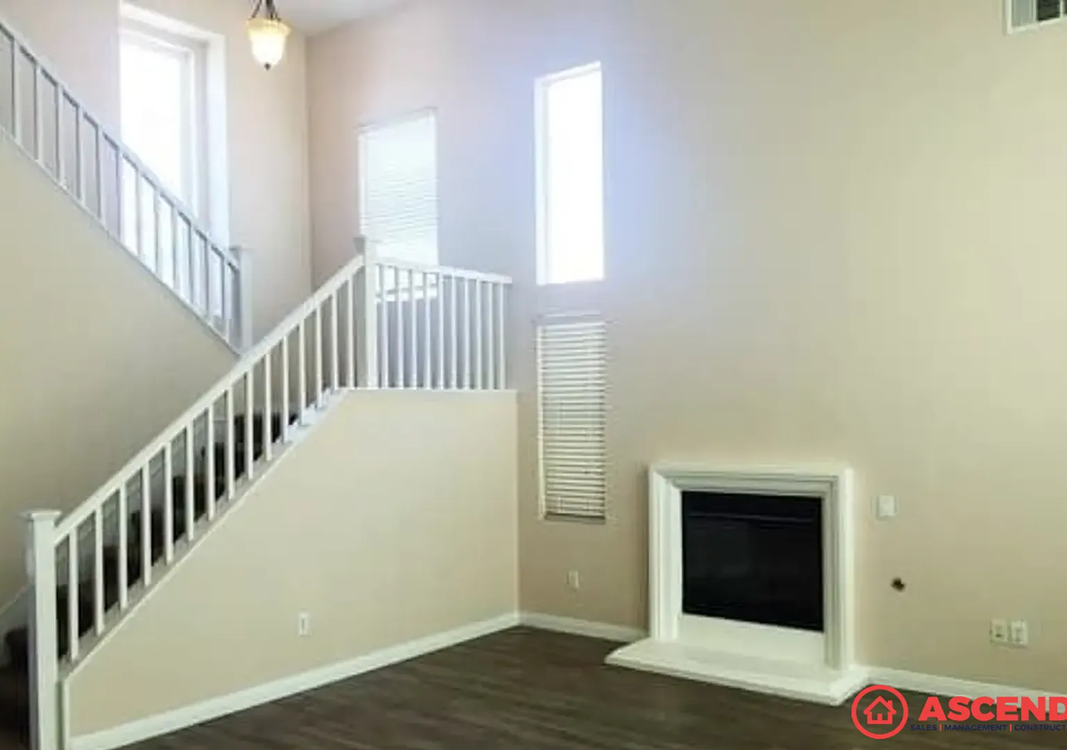 Charming 4-Bedroom, 2.5-Bath Home in 93311 Gardener Included! — Photo 3