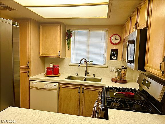 5th image of 1909 Villa Palms Ct Unit 105
