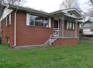 105 Lee Hi St, Lenoir City, TN 37772