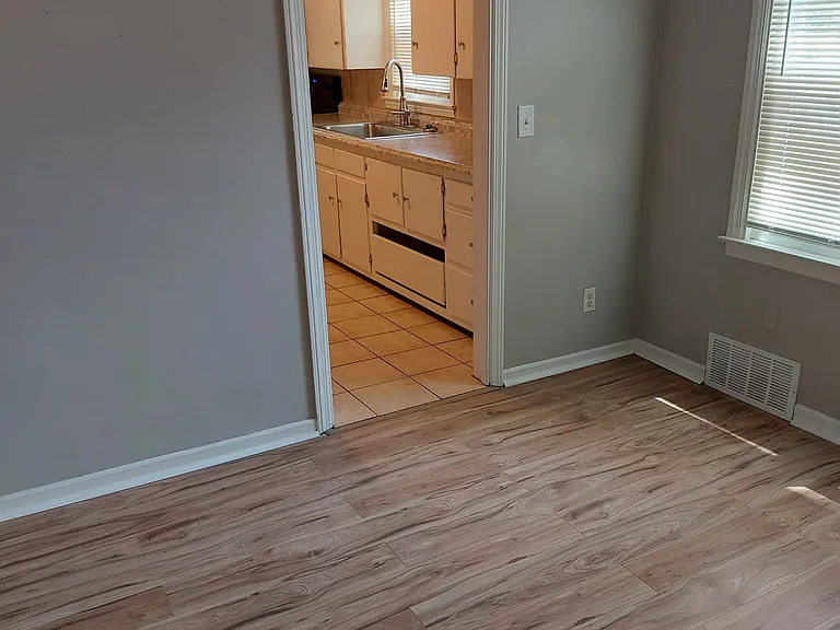 5735 N 33rd Ave — Photo 5