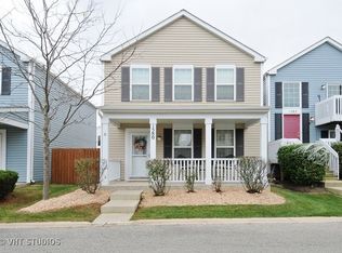 1580 Victoria Park Cir, Aurora, IL 60504