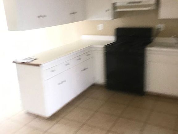 4th image of 915 N Vicentia Ave APT B