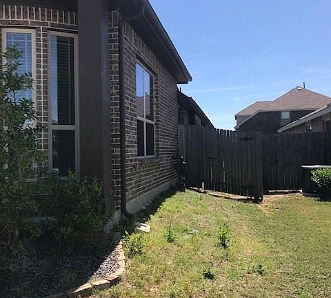 3rd image of 1016 Goldenrod Ln