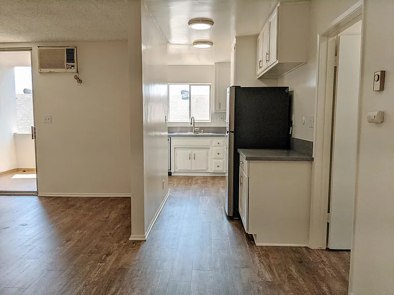 153 S Hayworth Ave #206 — Photo 4