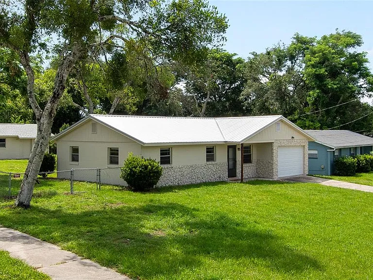 111 Amigos Rd — Photo 29