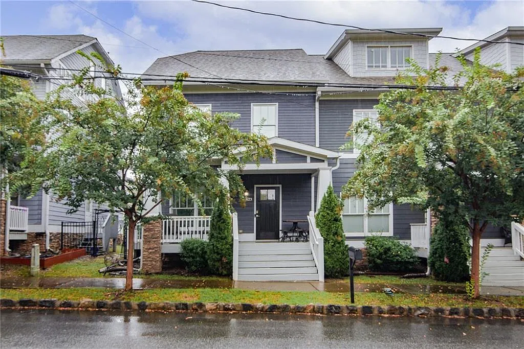 3 bed, 2.5 bath, 1556 sqft, $2,400 — Photo 1